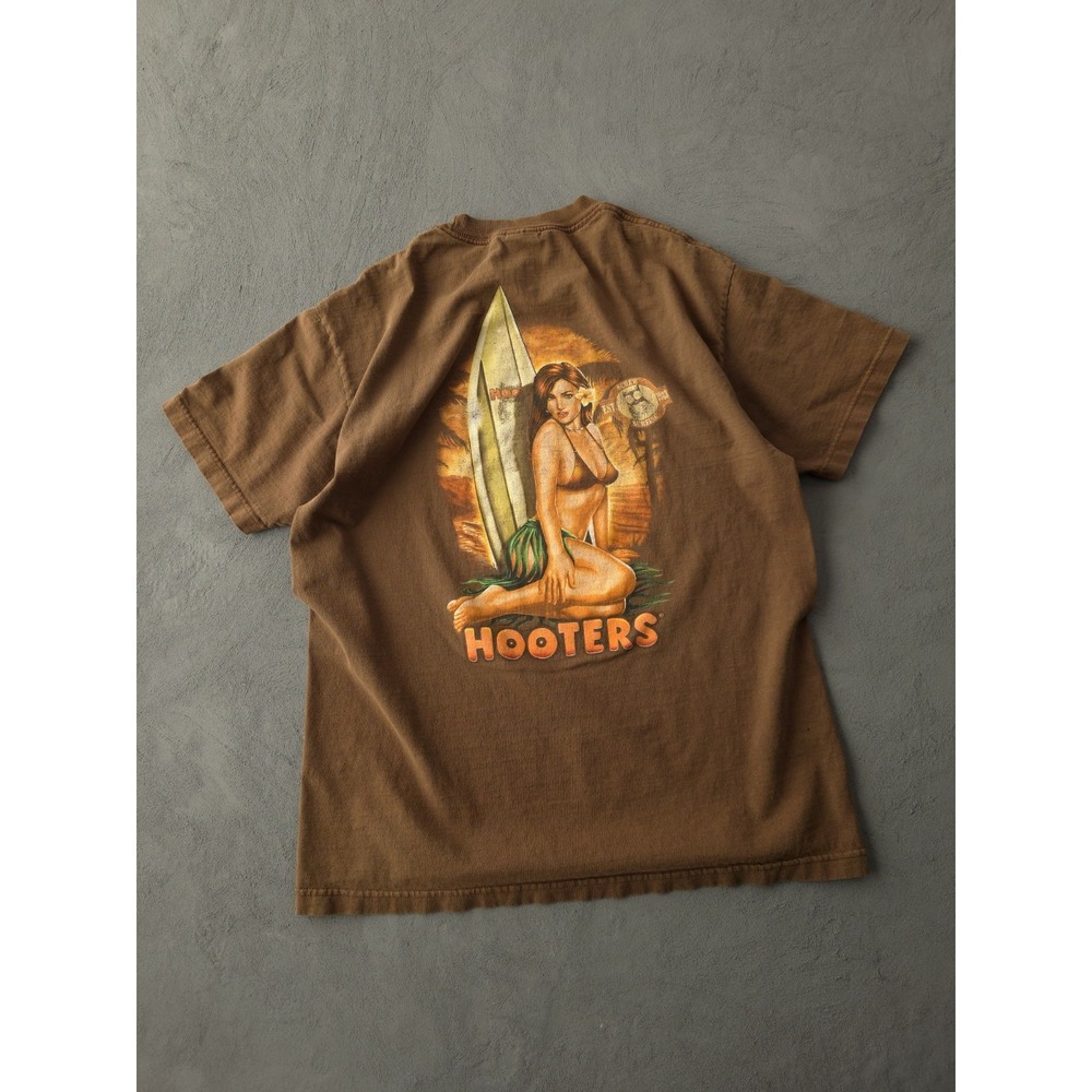 Vintage 2000s Y2K Hooters Restaurant Surfer Girl Brown AAA T-shirt L
